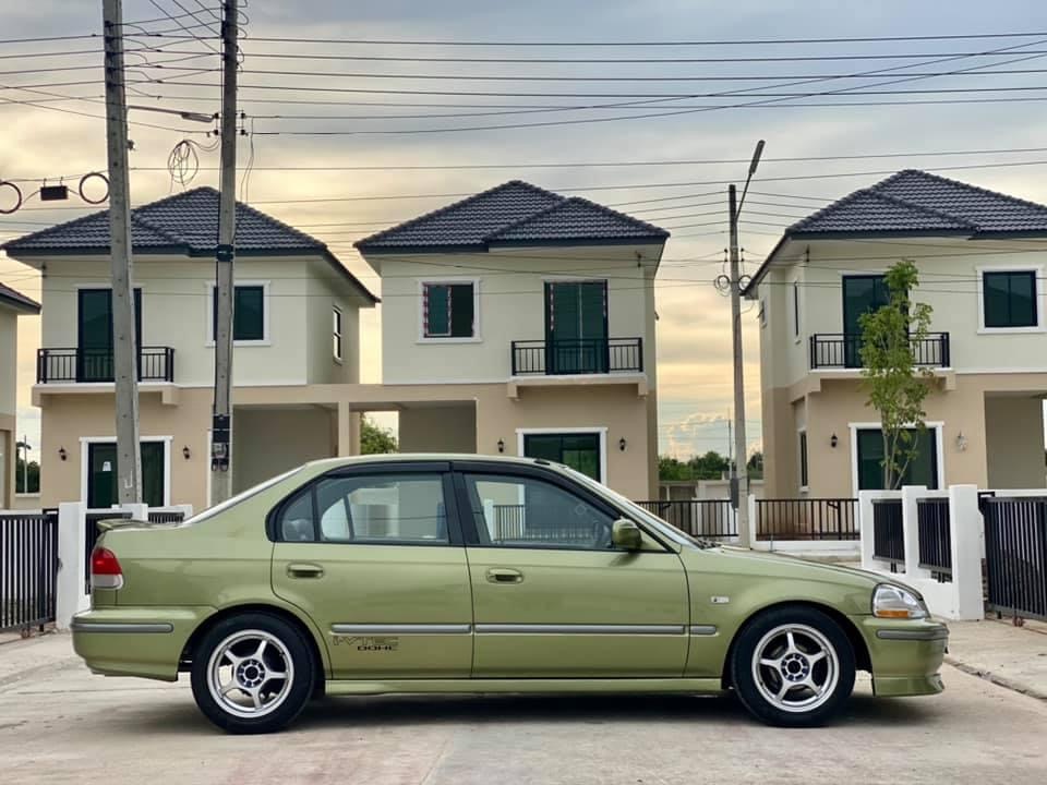 Honda Civic EK โฉม 4 ประตู ปี 1997 สีเขียว