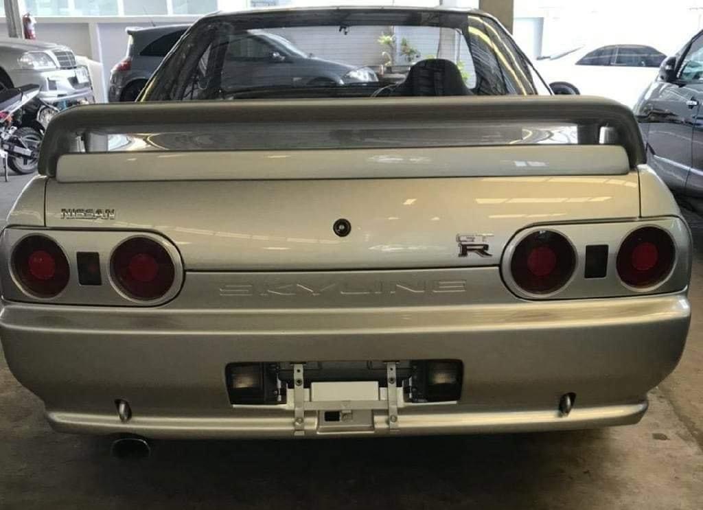 Nissan Skyline GT-R (R32) สีเงิน