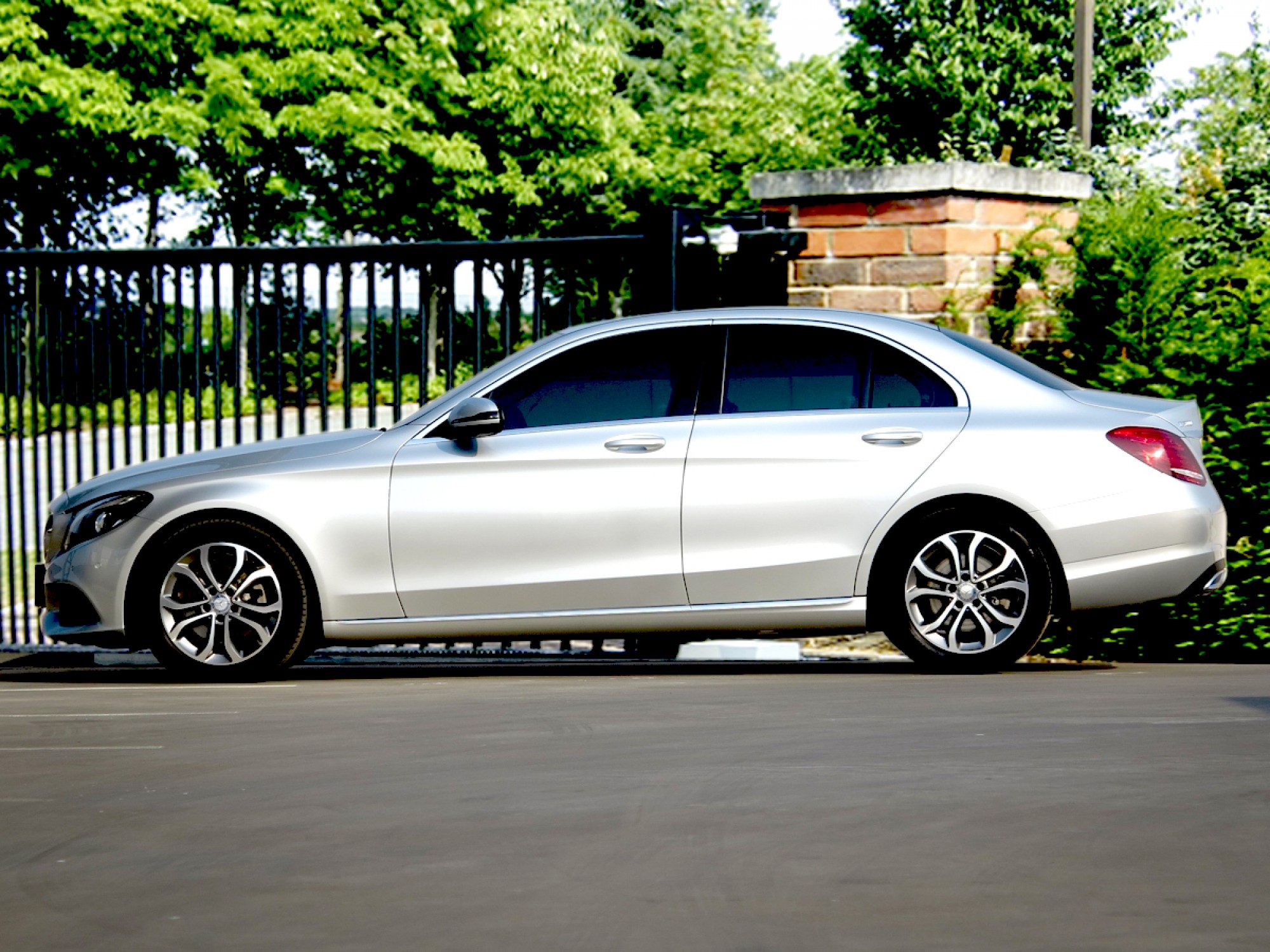 2016 MERCEDES BENZ C200 AVANTGARDE (184 แรงม้า) รถศูนย์เบ็นซ์