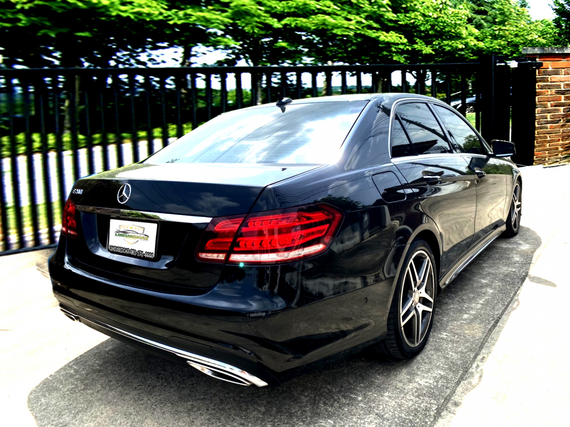 ถ้าคุณชอบ W212 AMG Facelift แต่กลัว Hybrid คันนี้ ใช่เลยคะ หล่อ แรง ทนที่สำคัญไม่จุกจิก BENZ E200 AMG คันนี้เบนซินล้วนๆ