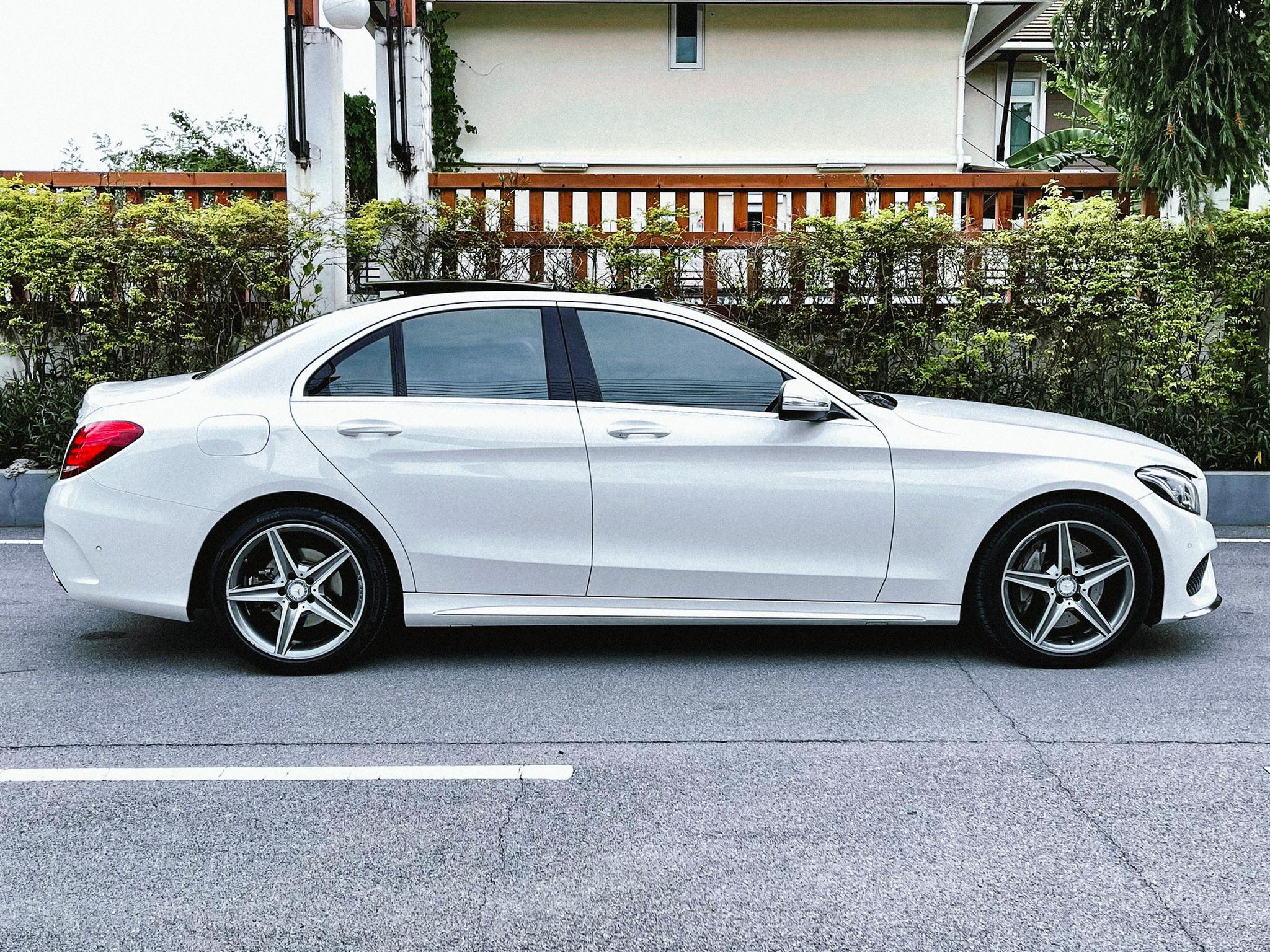 Mercedes Benz C300 AMG BLUETEC Hybrid มือเดียว สวยสะเทือนเลยคันนี้