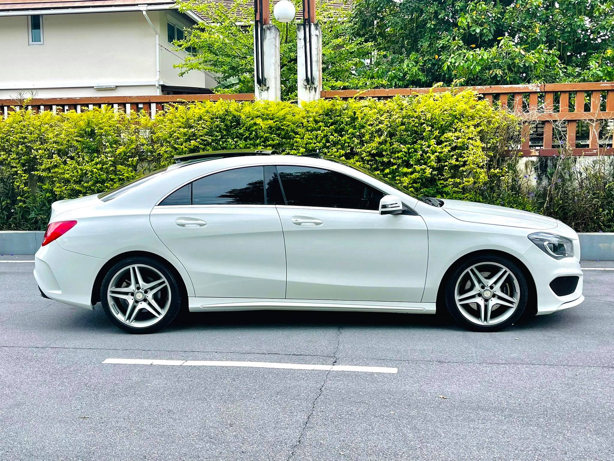 Mercedes Benz CLA 250 AMG สะกดทุกสายตา