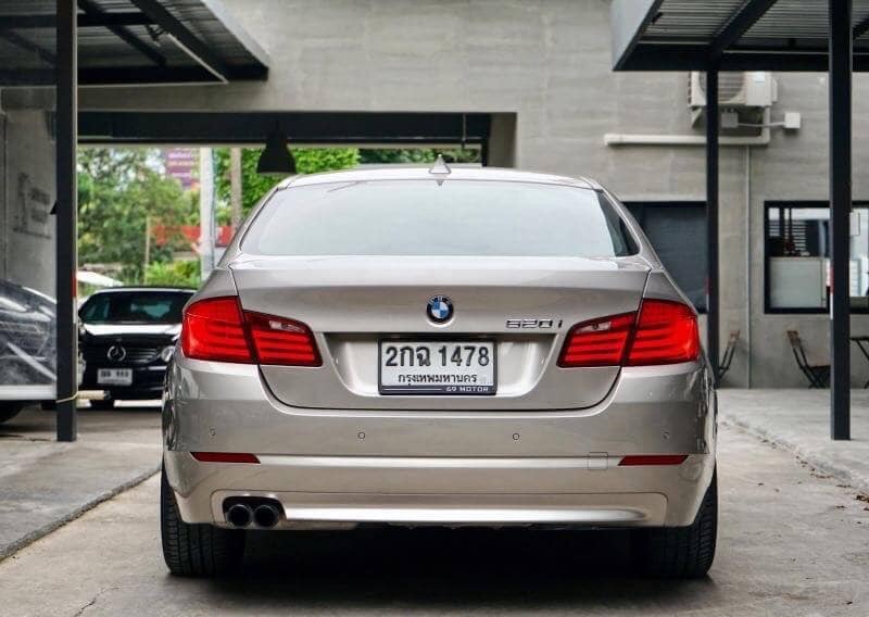 BMW 5 Series Gen6 F10 520i ปี 2013 สีเงิน