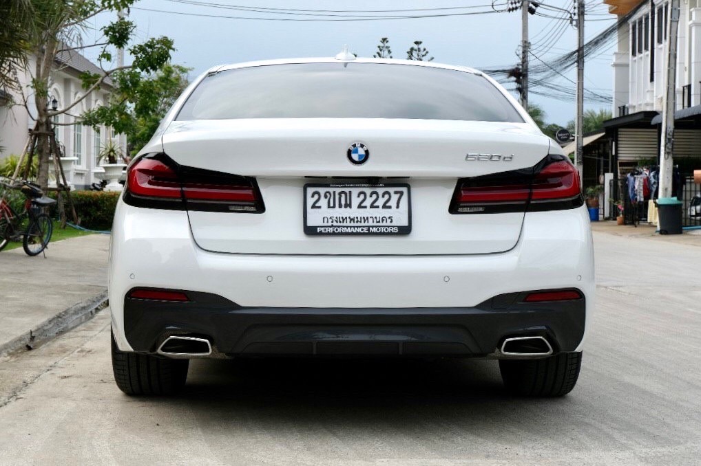 2021 BMW 5 Series G30 520d สีขาว