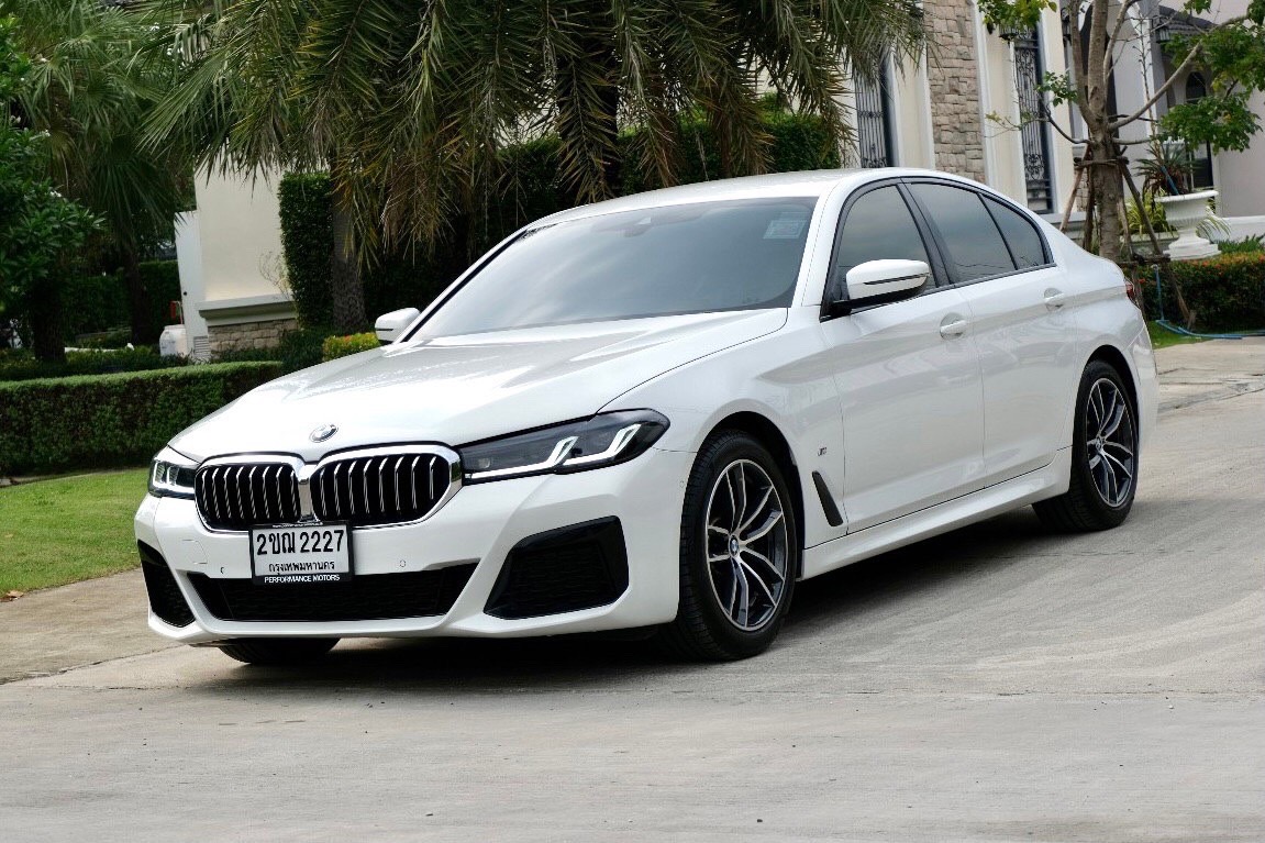 2021 BMW 5 Series G30 520d สีขาว