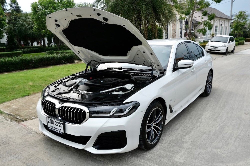 2021 BMW 5 Series G30 520d สีขาว