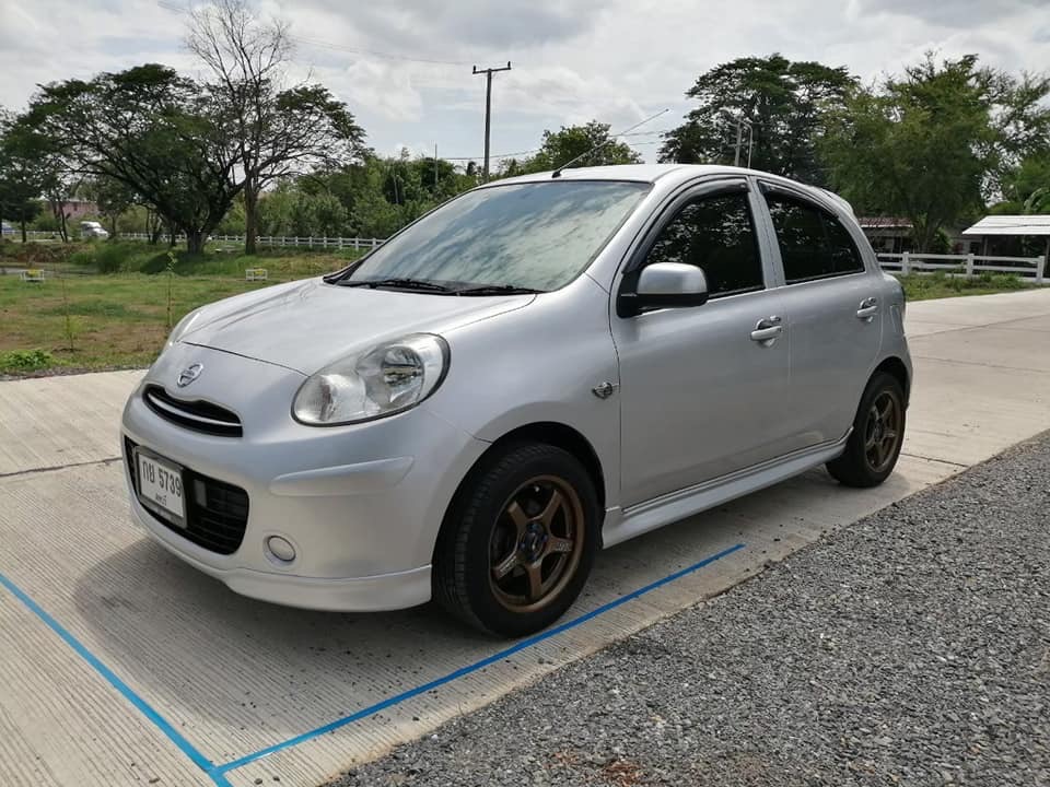 Nissan March ปี 2011 สีเงิน