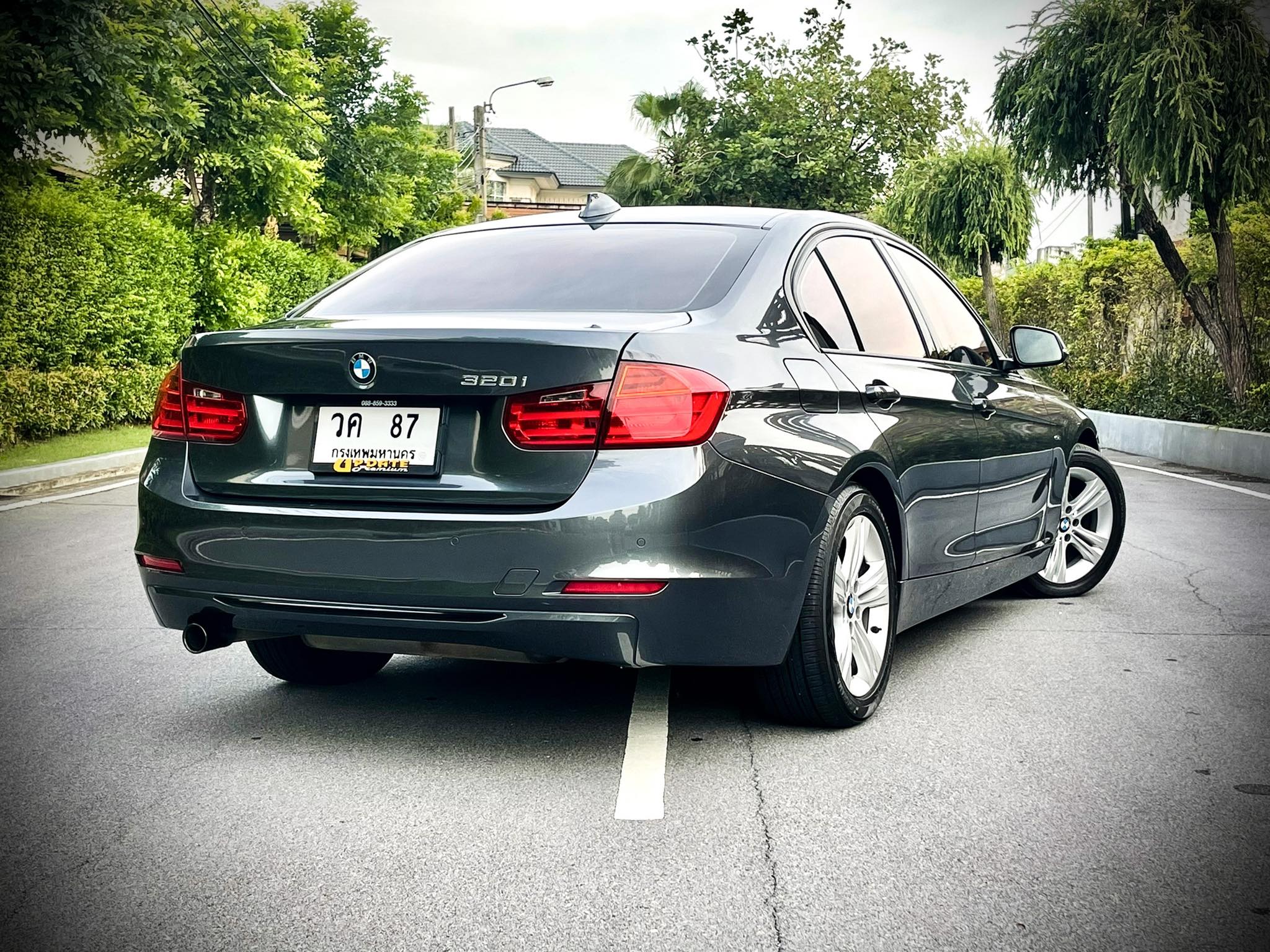 BMW Series 320i Sport สภาพคันนี้ โคตรใหม่เลยคะ ใหม่จริงๆ เอาคอเป็นประกันเลยนะ