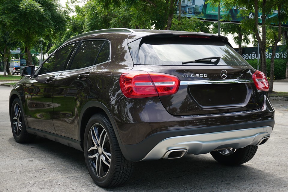 Mercedes-Benz GLA-Class X156 GLA200 ปี 2014 สีน้ำตาล