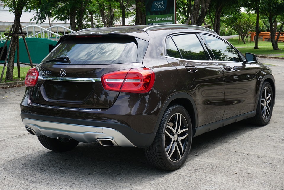 Mercedes-Benz GLA-Class X156 GLA200 ปี 2014 สีน้ำตาล