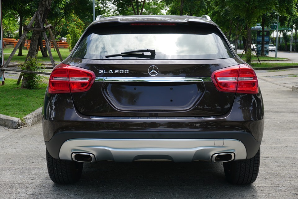 Mercedes-Benz GLA-Class X156 GLA200 ปี 2014 สีน้ำตาล