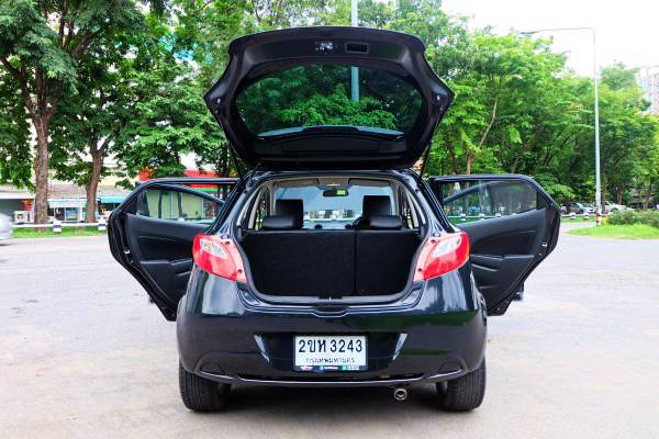 2012 Mazda 2 Hatchback (5 ประตู) สีดำ