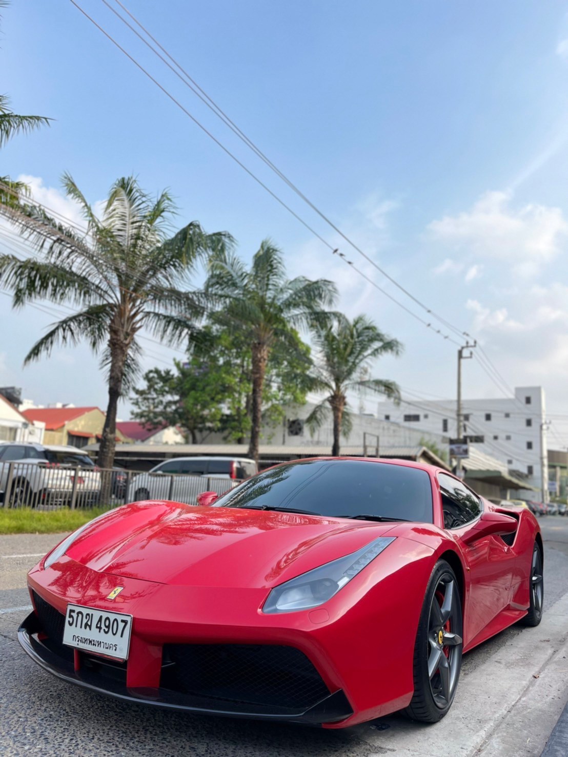 2016 Ferrari 488 GTB สีแดง