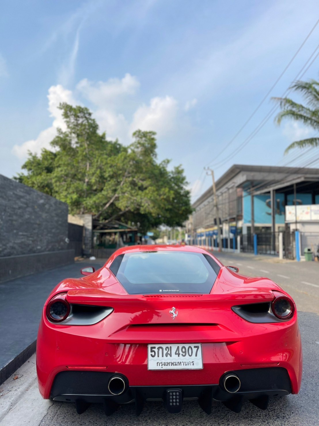 2016 Ferrari 488 GTB สีแดง