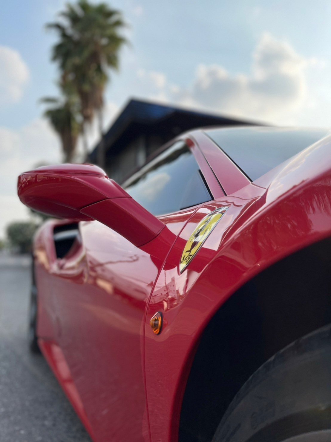 2016 Ferrari 488 GTB สีแดง