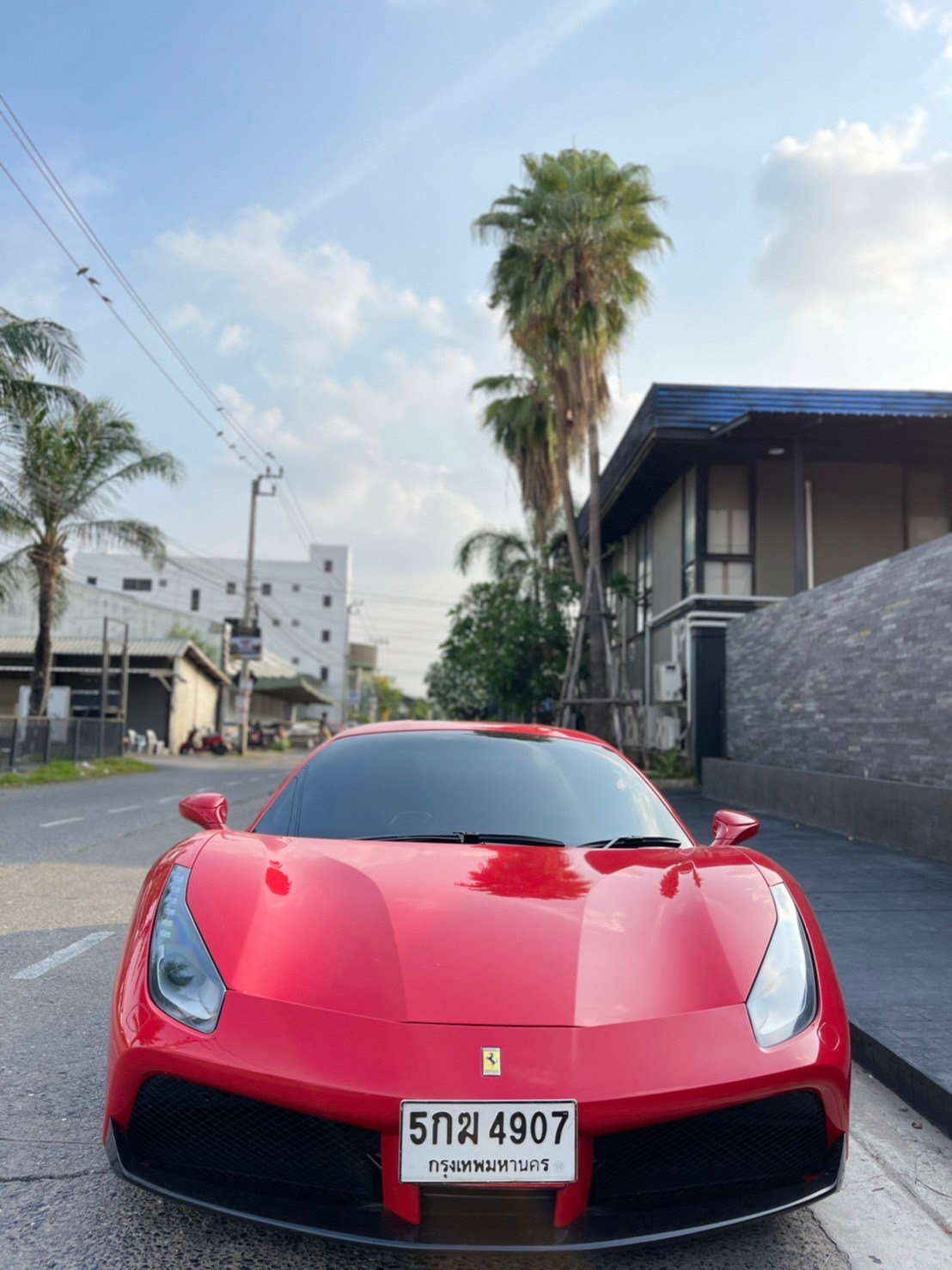 2016 Ferrari 488 GTB สีแดง