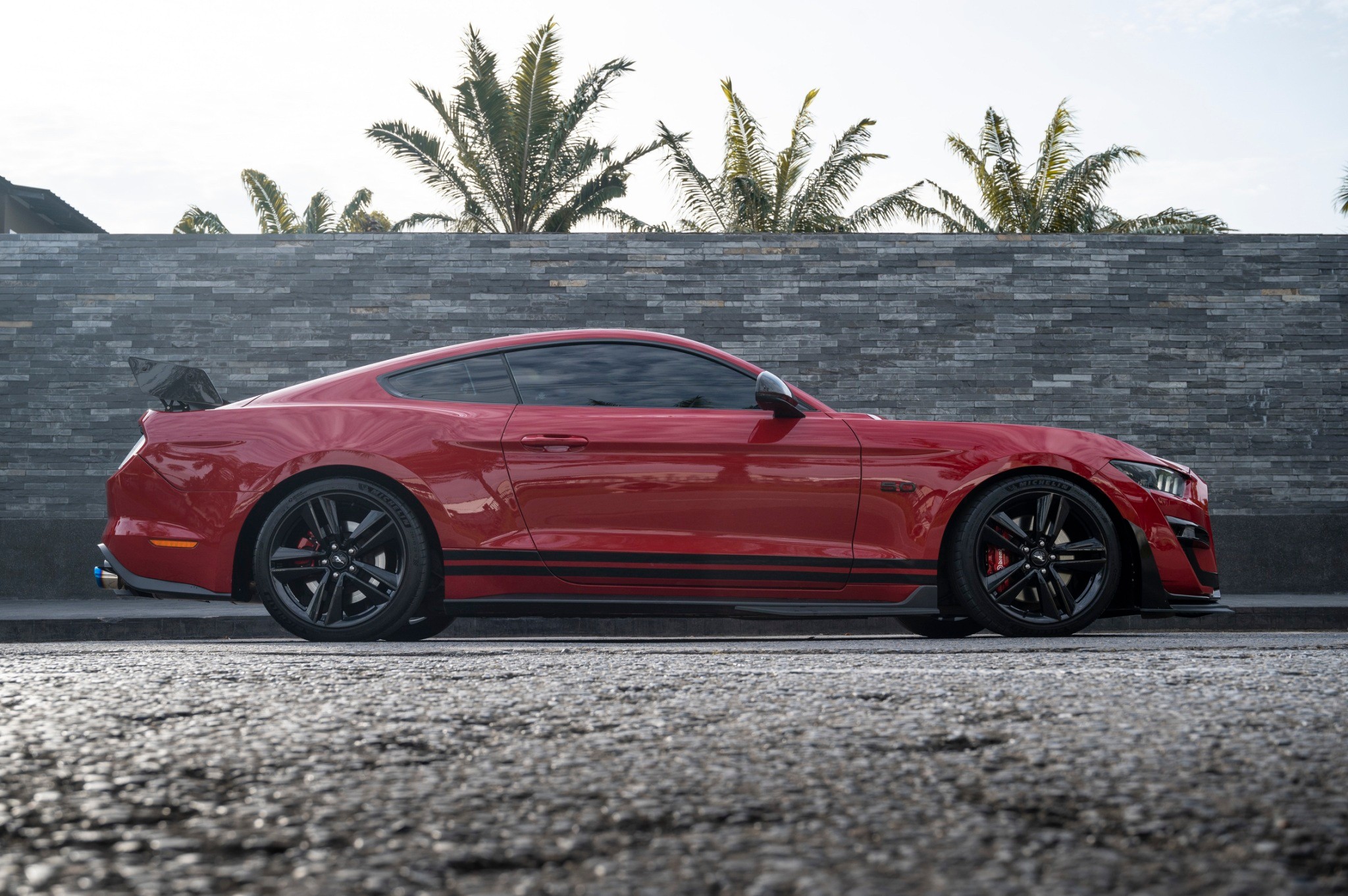 2016 Ford Mustang สีแดง