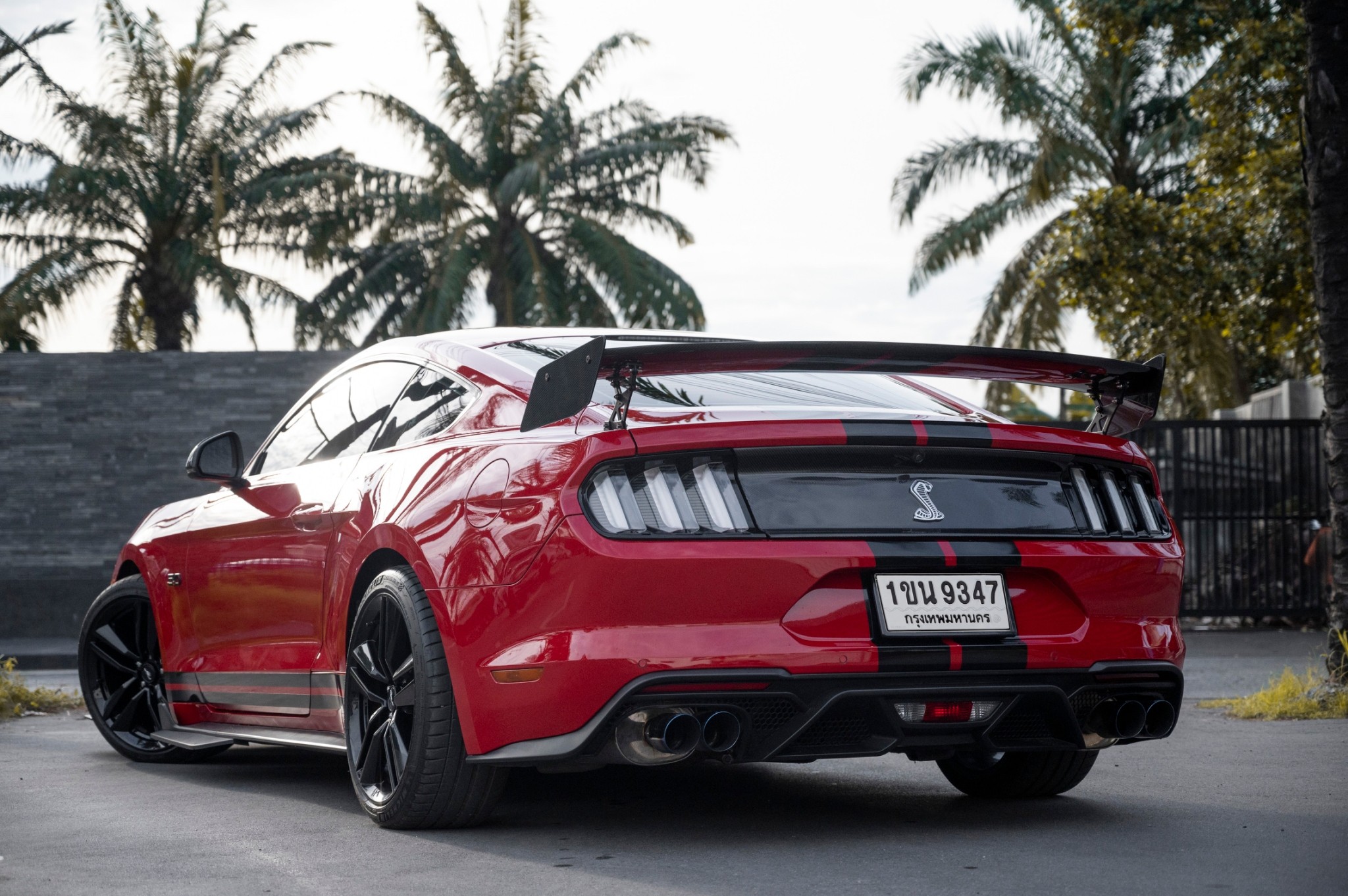 2016 Ford Mustang สีแดง