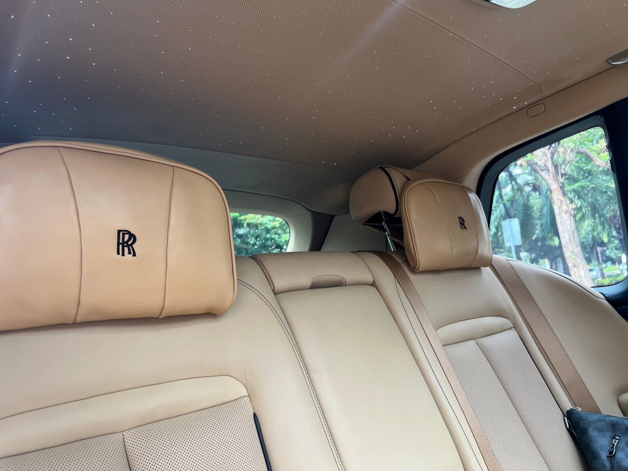 2021 Rolls-Royce Cullinan สีดำ