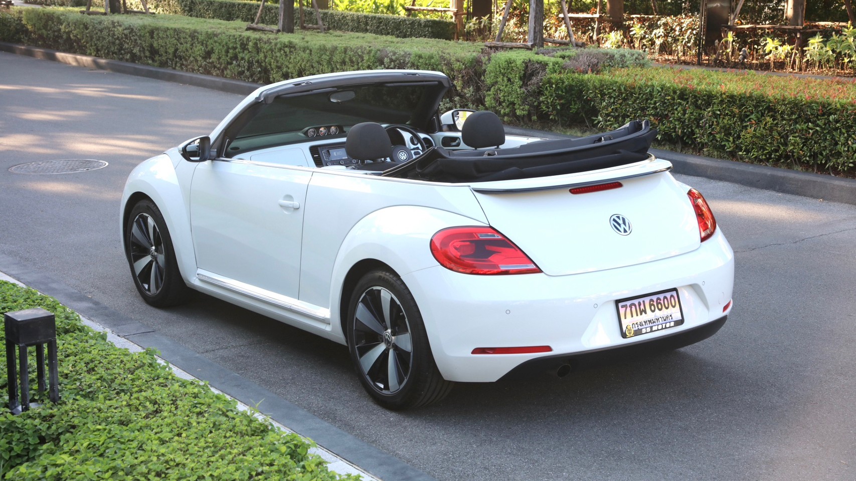 2014 Volkswagen Beetle สีขาว