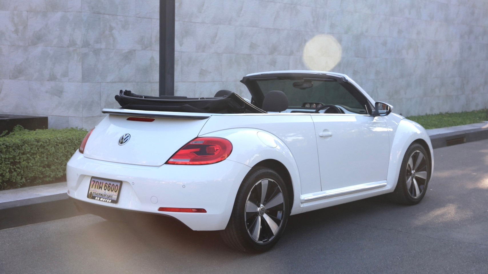 2014 Volkswagen Beetle สีขาว