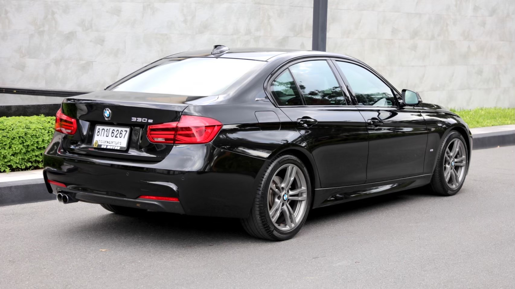 2018 BMW 330e M-SPORT สีดำ