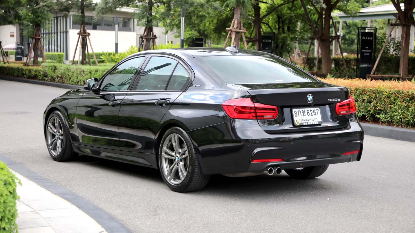 2018 BMW 330e M-SPORT สีดำ