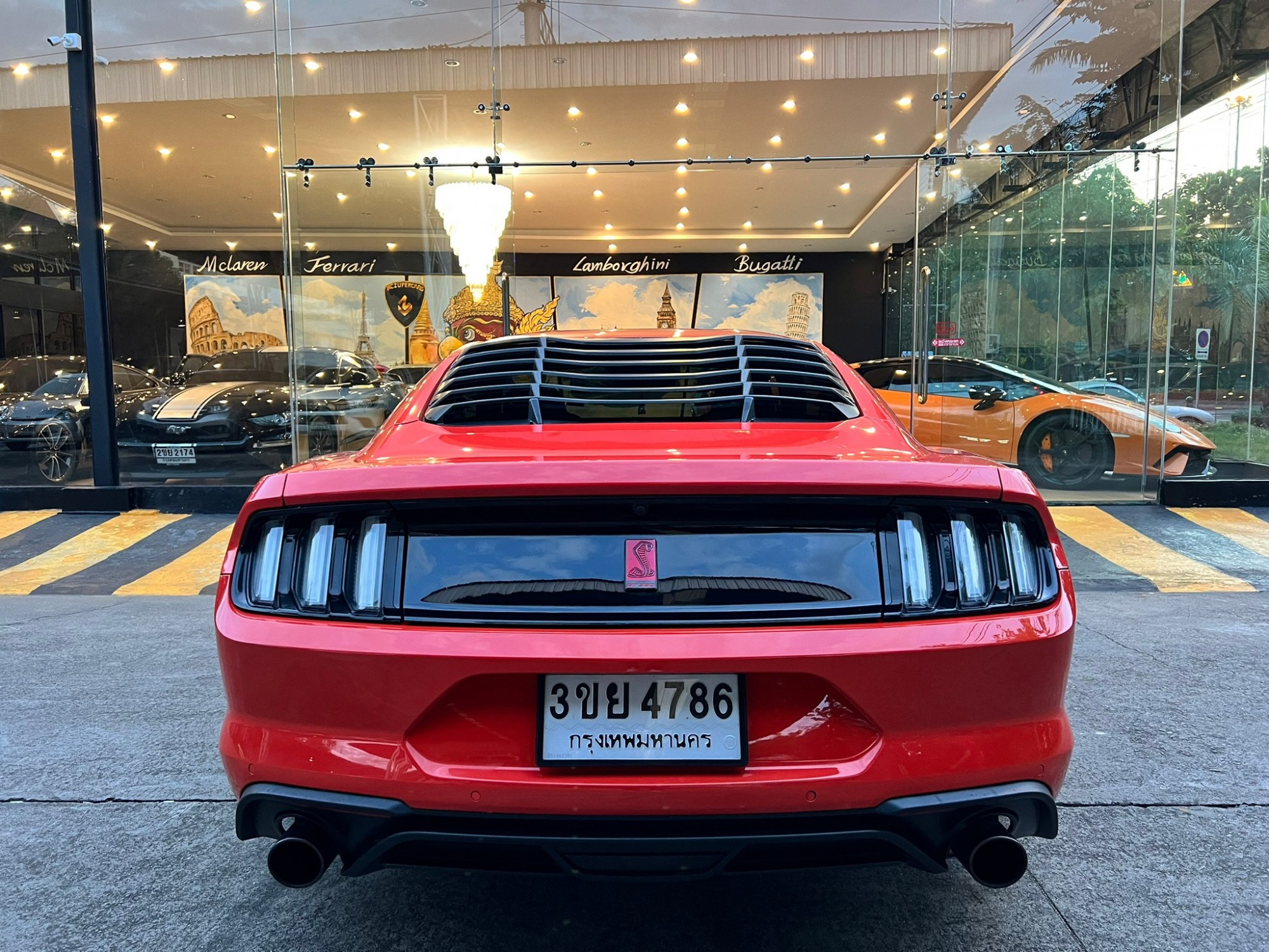 2016 Ford Mustang สีแดง