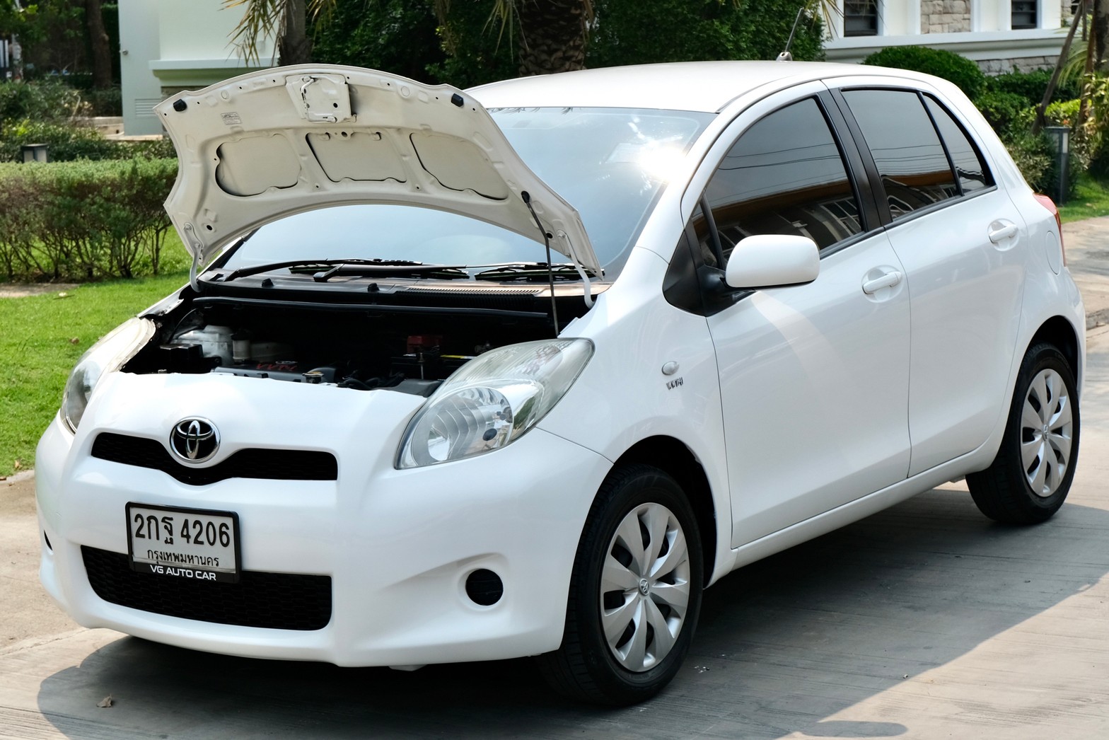 Toyota Yaris 1.5 J ปี: 2013 สี: ขาว เครื่อง: เบนซิน เกียร์: ออโต้ ไมล์: 14x,xxx กม