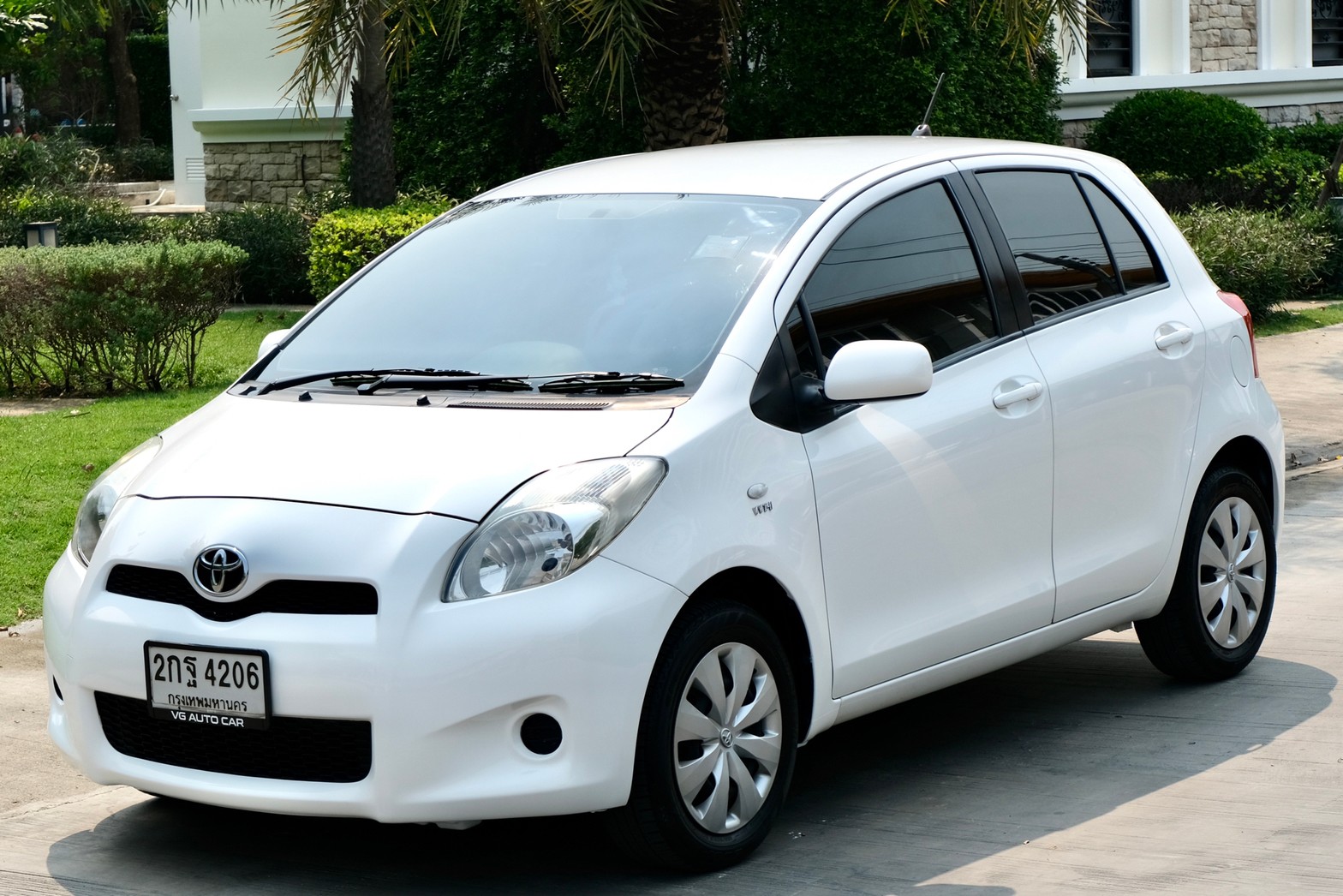 Toyota Yaris 1.5 J ปี: 2013 สี: ขาว เครื่อง: เบนซิน เกียร์: ออโต้ ไมล์: 14x,xxx กม