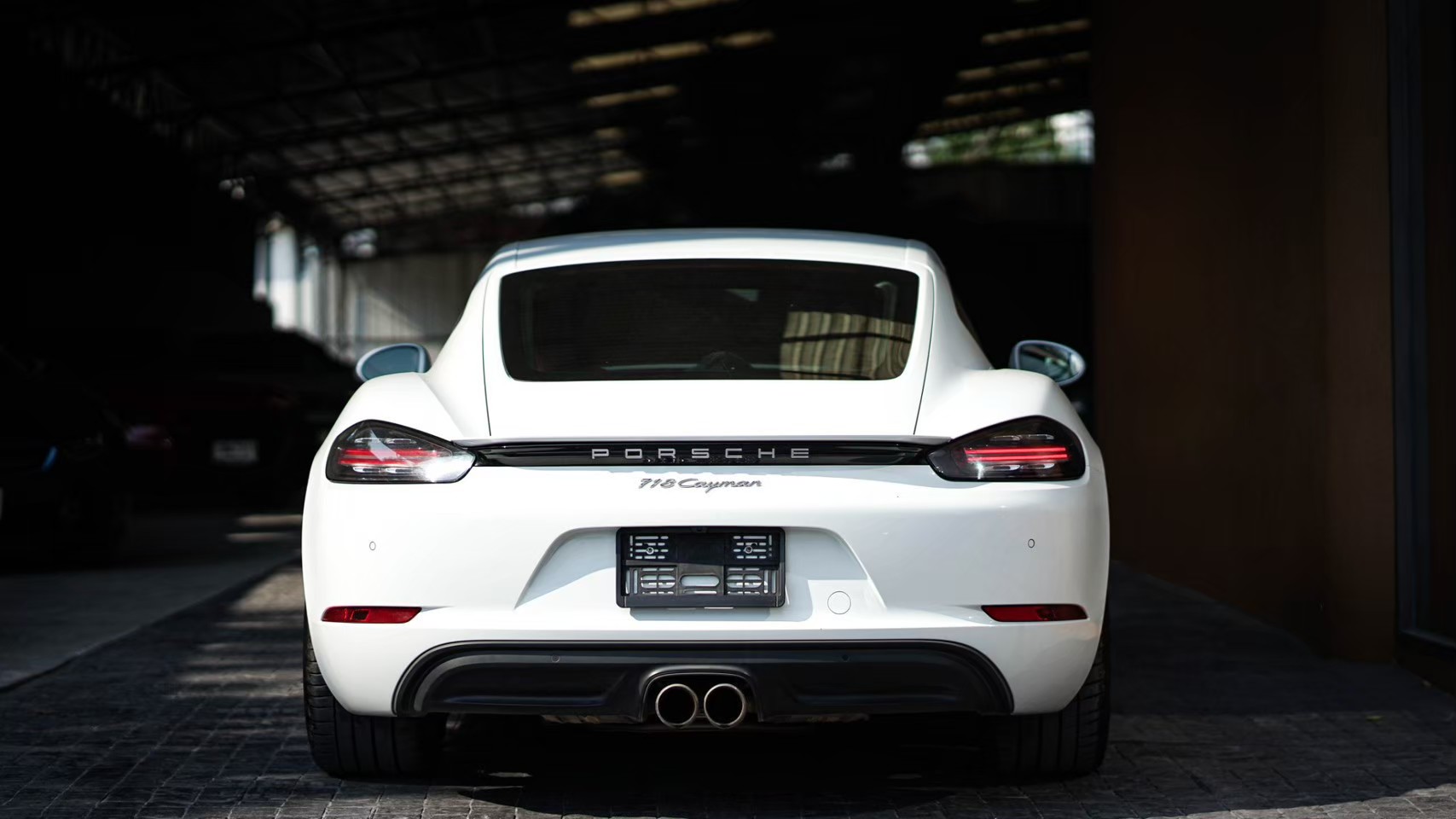 2018 Porsche Cayman 718 สีขาว