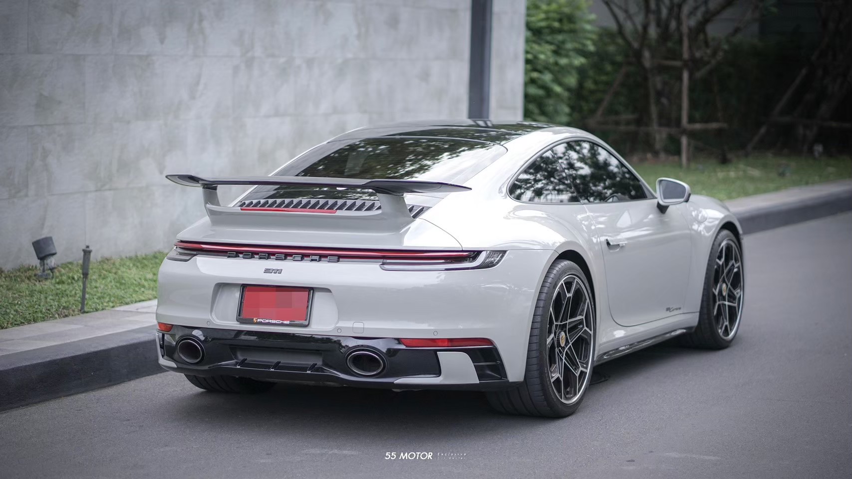 2021 Porsche Carrera 992 สีเทา