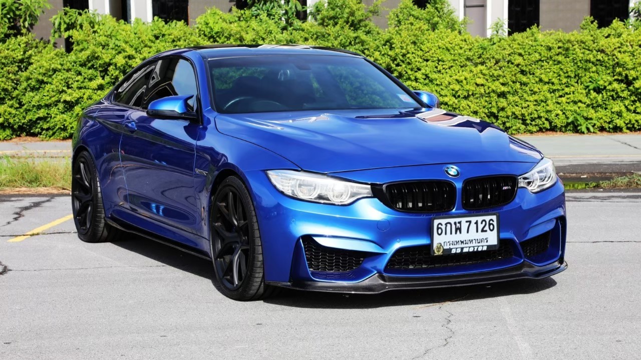 2013 BMW M4 สีน้ำเงิน