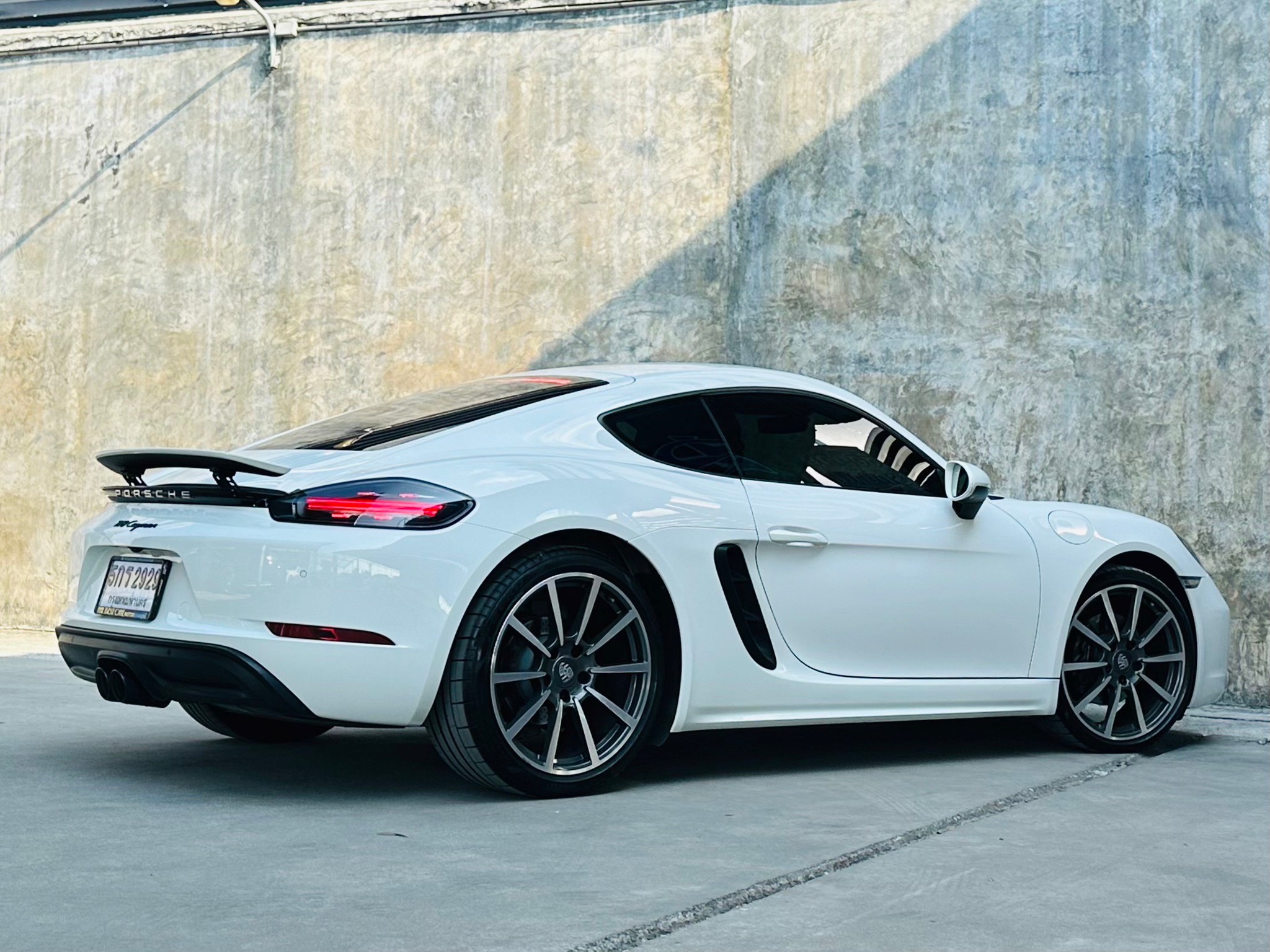 2017 Porsche Cayman 718 สีขาว