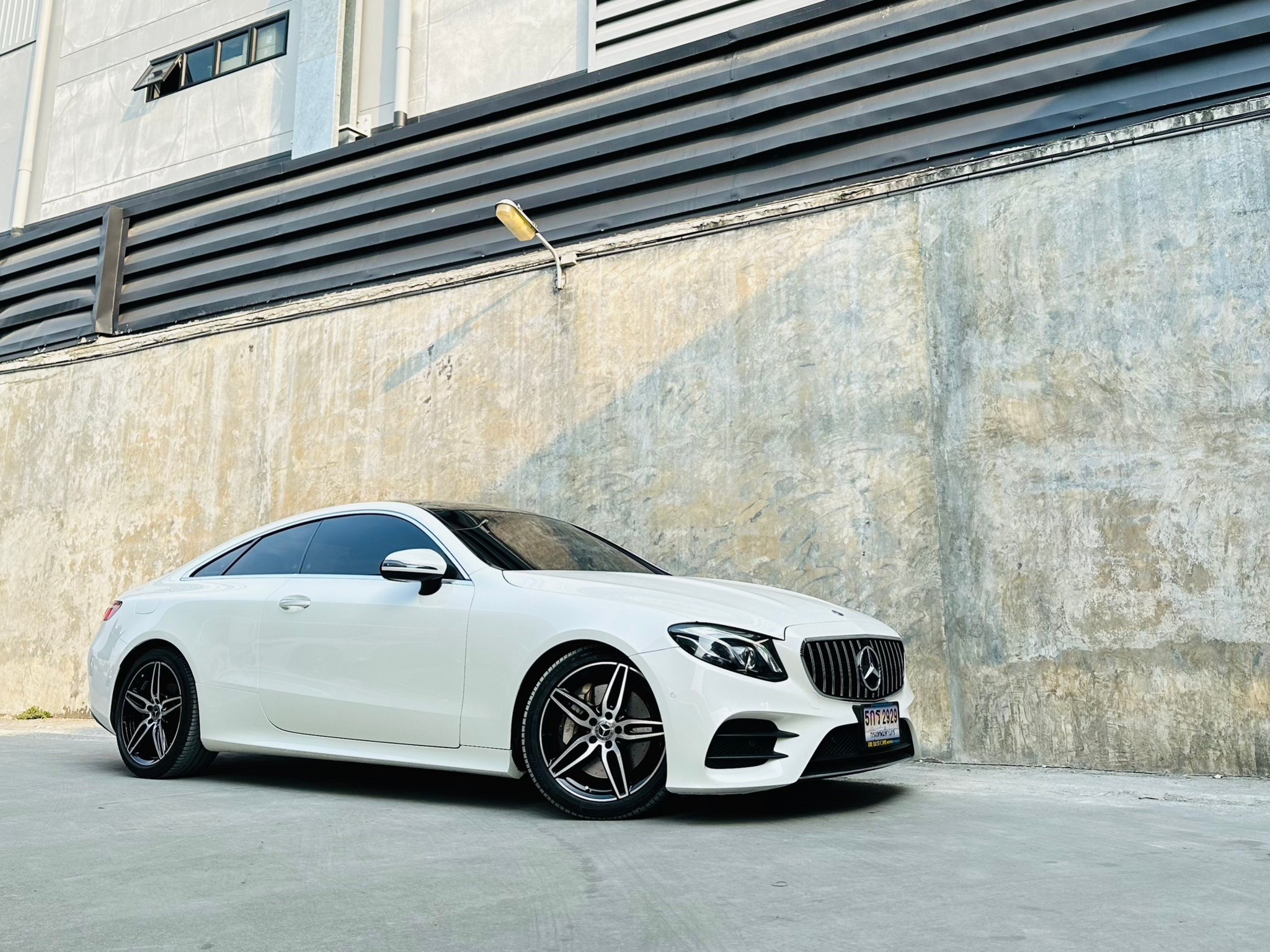 2018 Mercedes-Benz E-Class W213 E300 สีขาว