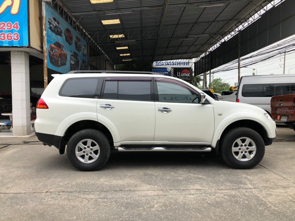 Mitsubishi Pajero Sport ปี 2011 สีขาว