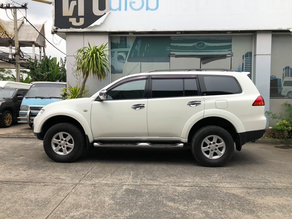 Mitsubishi Pajero Sport ปี 2011 สีขาว