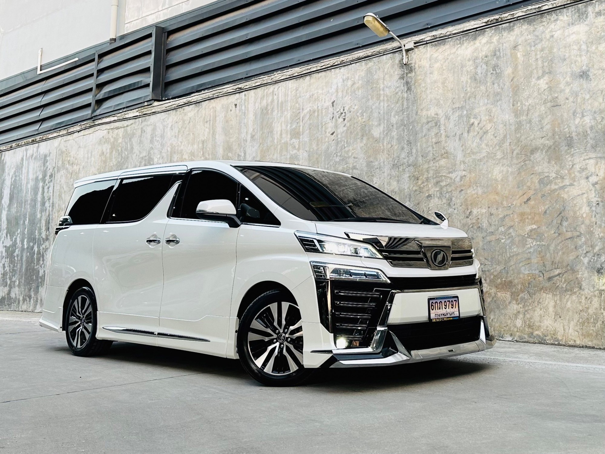 2019 Toyota Vellfire สีขาว