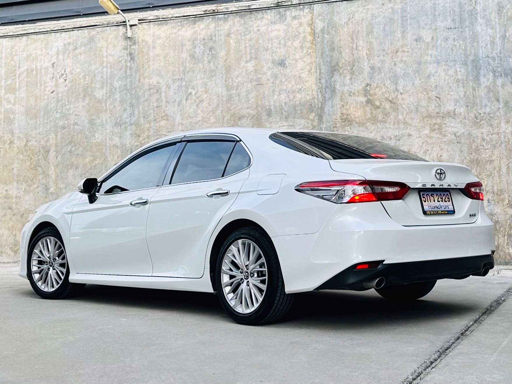 2019 Toyota Camry สีขาว