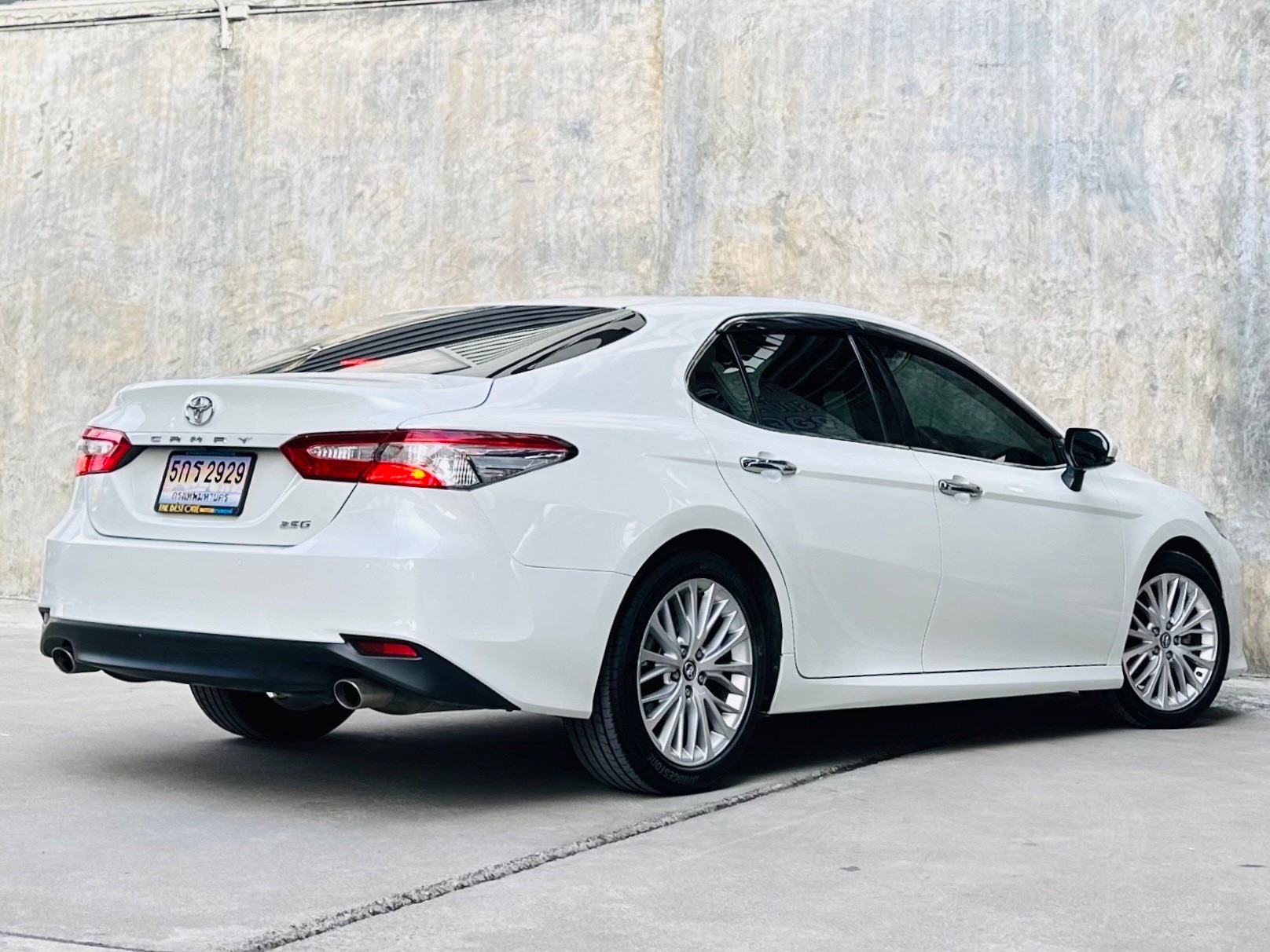 2019 Toyota Camry สีขาว