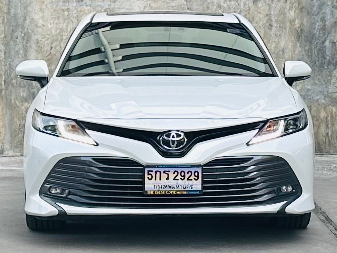 2019 Toyota Camry สีขาว