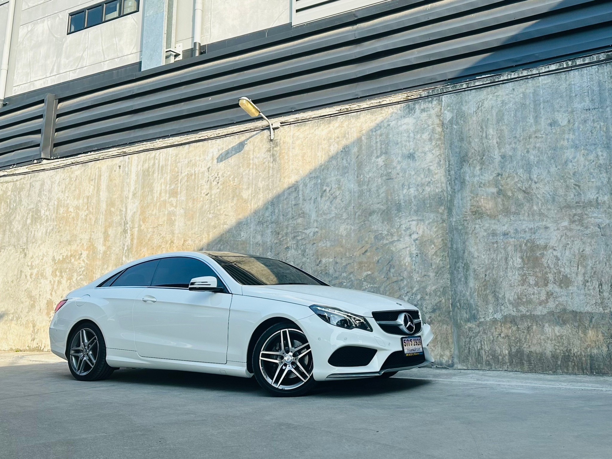 2016 Mercedes-Benz E-Class W211 E200 สีขาว