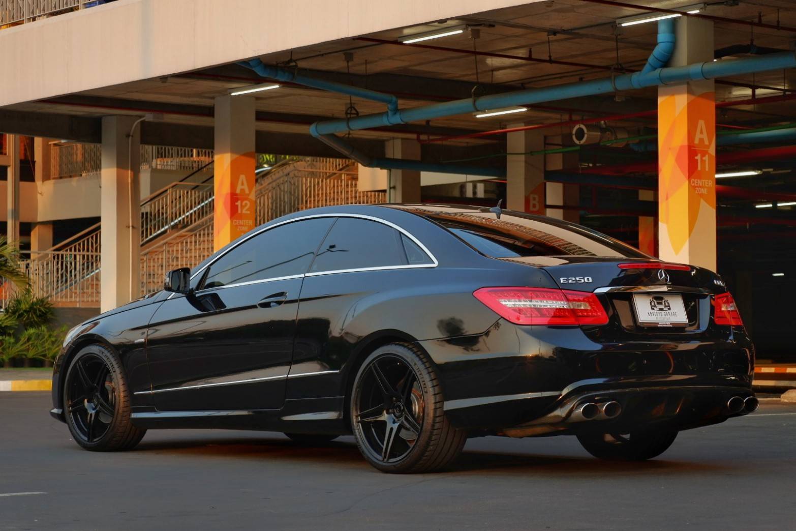 2010 Mercedes-Benz E-Class C207 E250 สีดำ