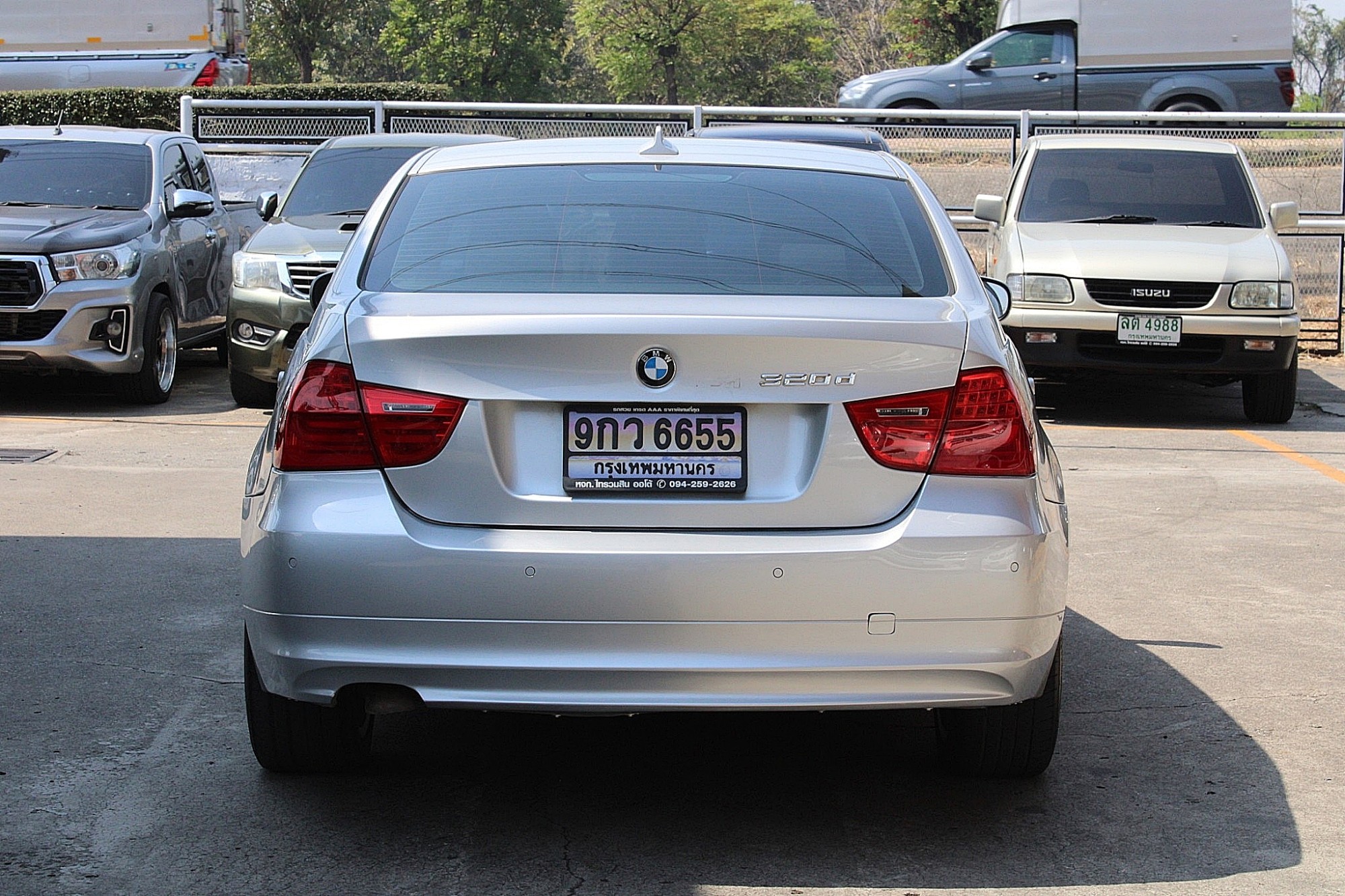 2010 BMW 320d 2.0 E90 SE Sedan AT สีเงิน เกียร์ออโต้ เครื่องดีเซล บอดี้สวย ไม่มีอุบัติเหตุ จัดได้ท่วม