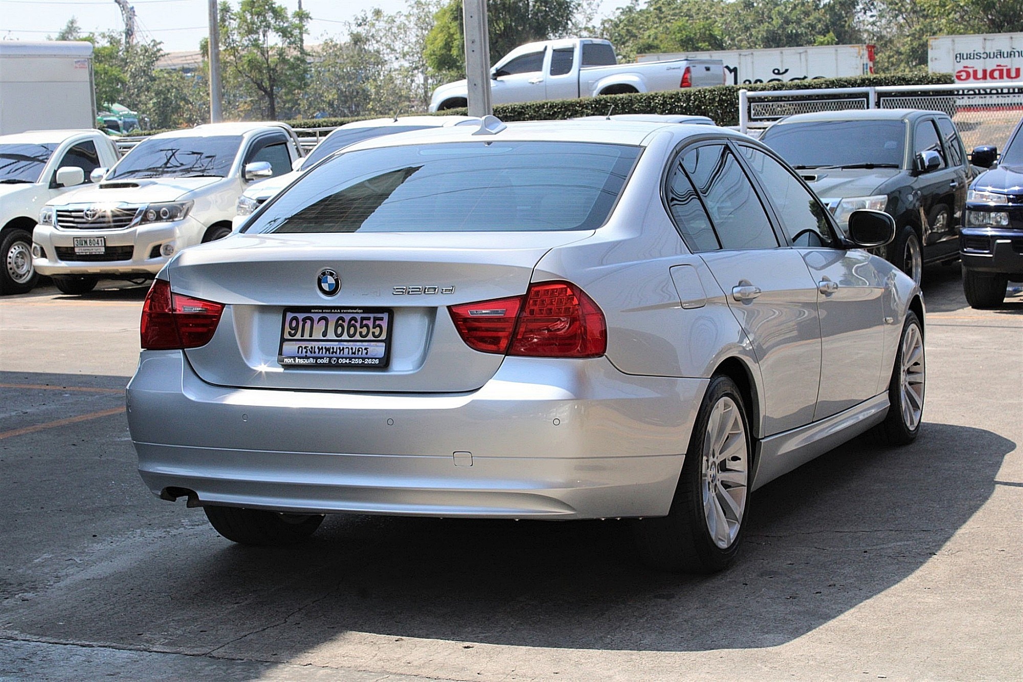 2010 BMW 320d 2.0 E90 SE Sedan AT สีเงิน เกียร์ออโต้ เครื่องดีเซล บอดี้สวย ไม่มีอุบัติเหตุ จัดได้ท่วม