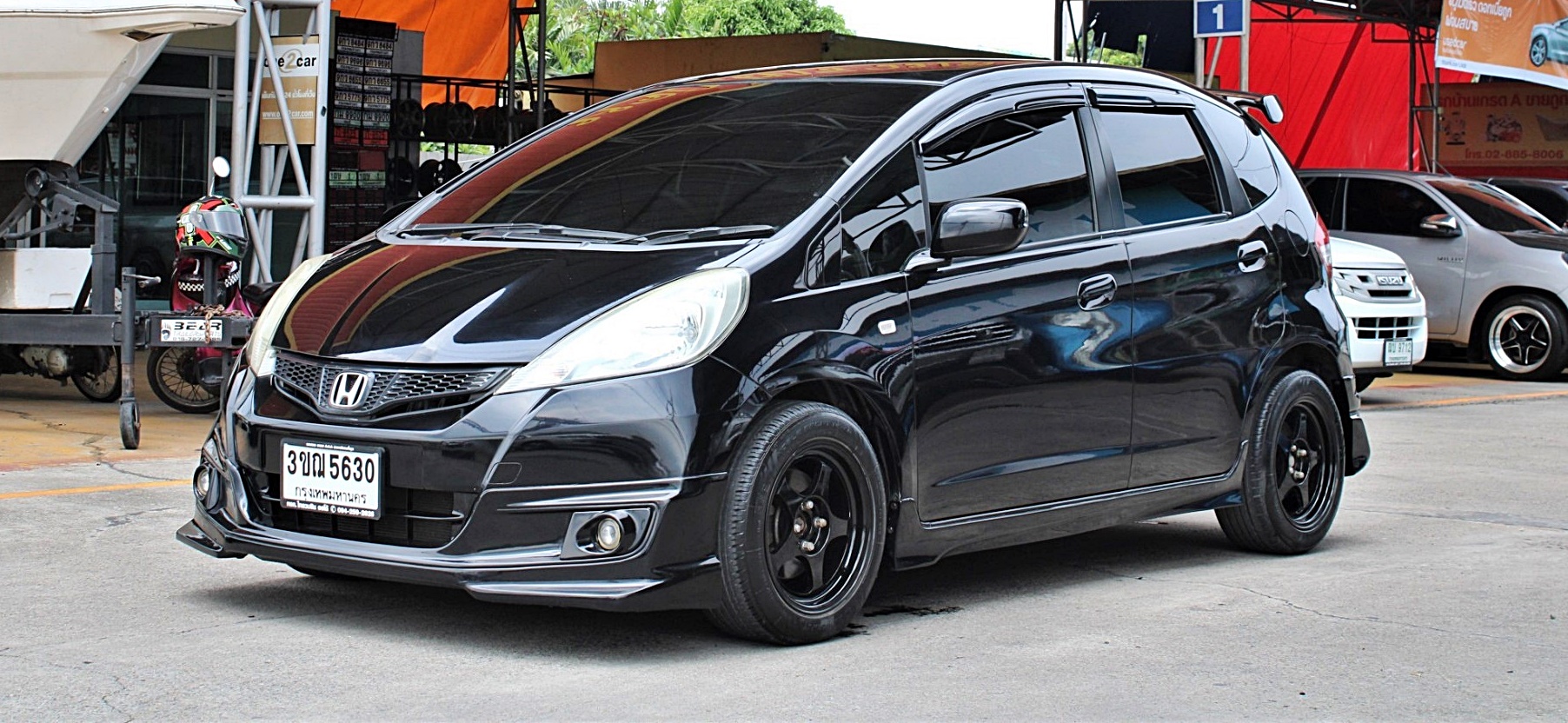 2011 Honda Jazz GE 1.5 V i-VTEC AT สีดำ เกียร์ออโต้ CVT เบาะหนัง ภายในดำ Airbag Abs ดิสเบรค4ล้อ