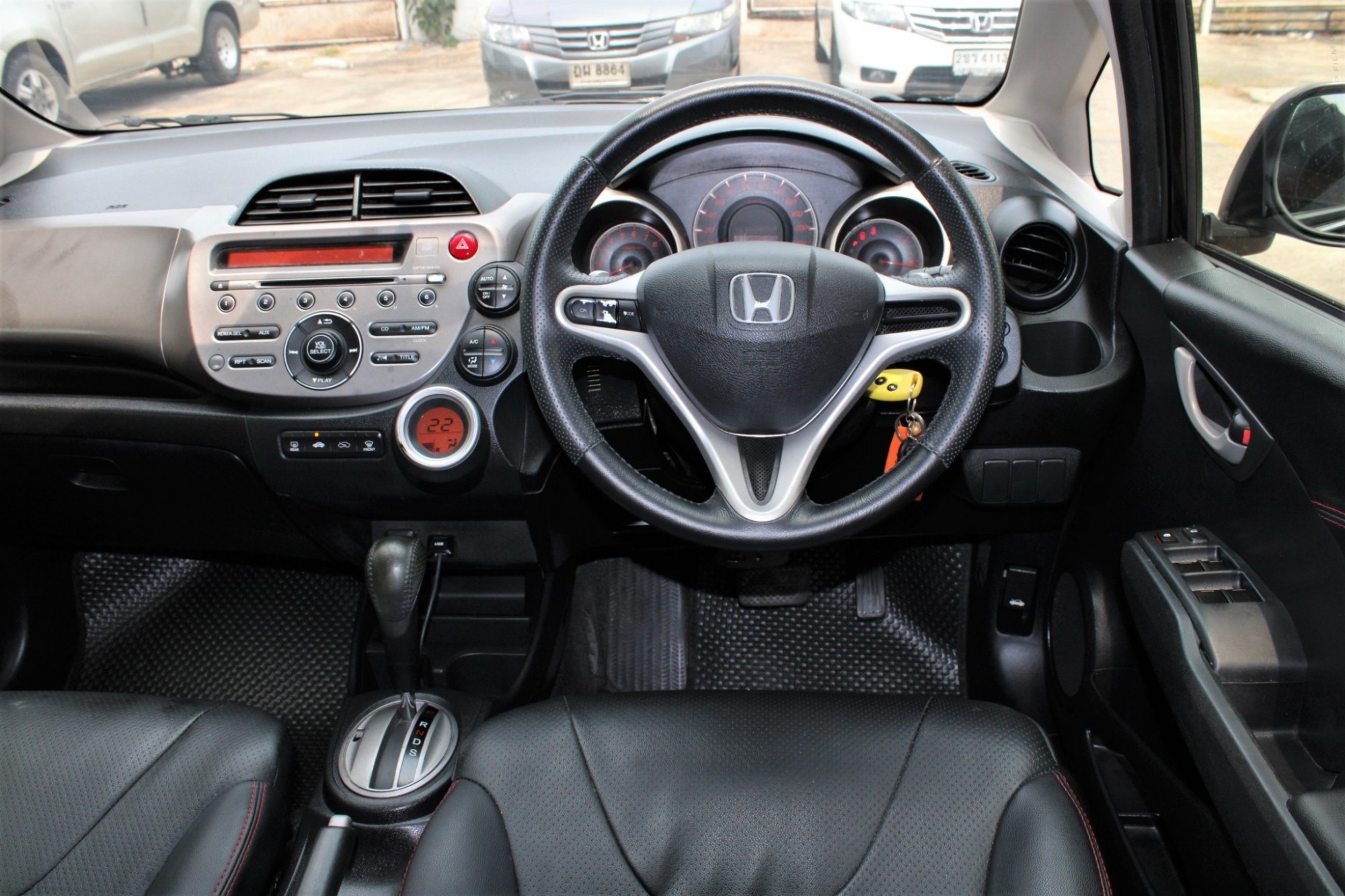 2012 Honda Jazz GE 1.5 JP Hatchback AT สีดำเกียร์ออโต้ ตัว JAPAN สวยมากไม่มีชน