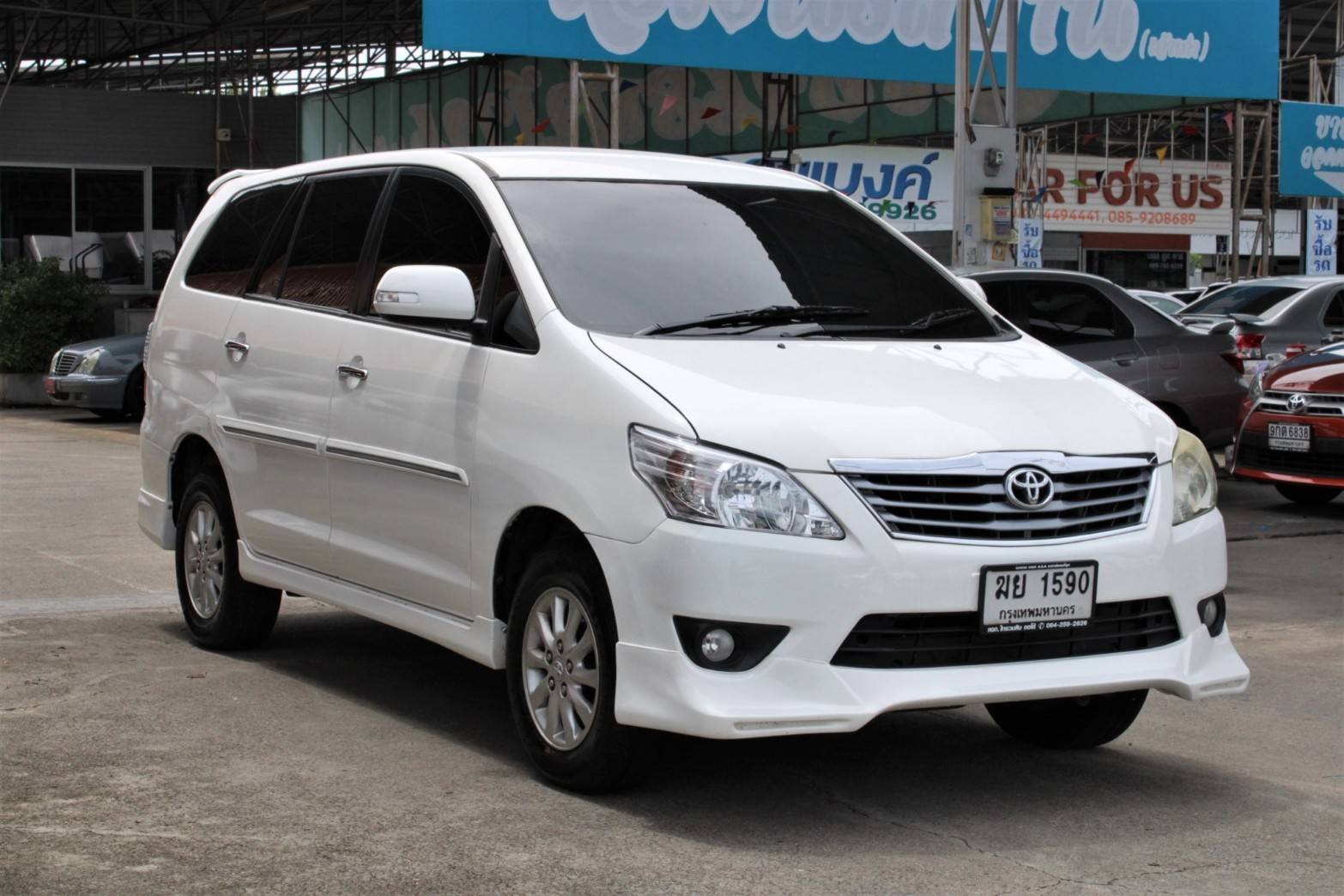 2012 Toyota Innova 2.0 V AT สีขาว เกียร์ออโต้ รถ7ที่นั่ง รุ่นท๊อป จัดได้ท่วม ไม่ติดแก๊ส