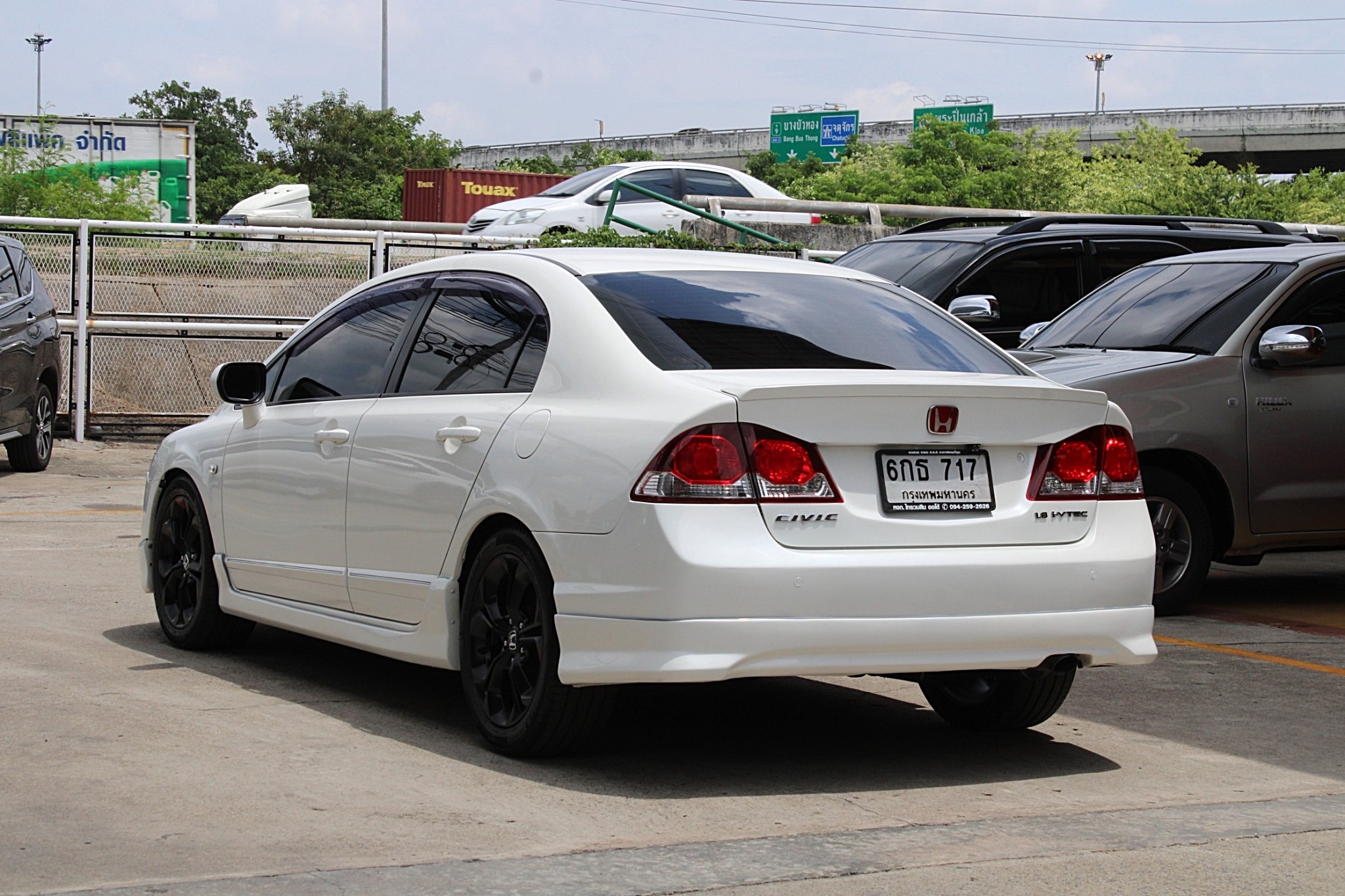 2011 Honda Civic FD 1.8 S ( AS ) i-VTEC AT สีขาว เกียร์ออโต้ ไฟท้าย8เหลี่ยม มาดูคันจริงแล้วมีเสน่ห์ ไม่มีอุบัติเหตุเลยครับ เครื่องดี ช่วงล่างขับดี เบร