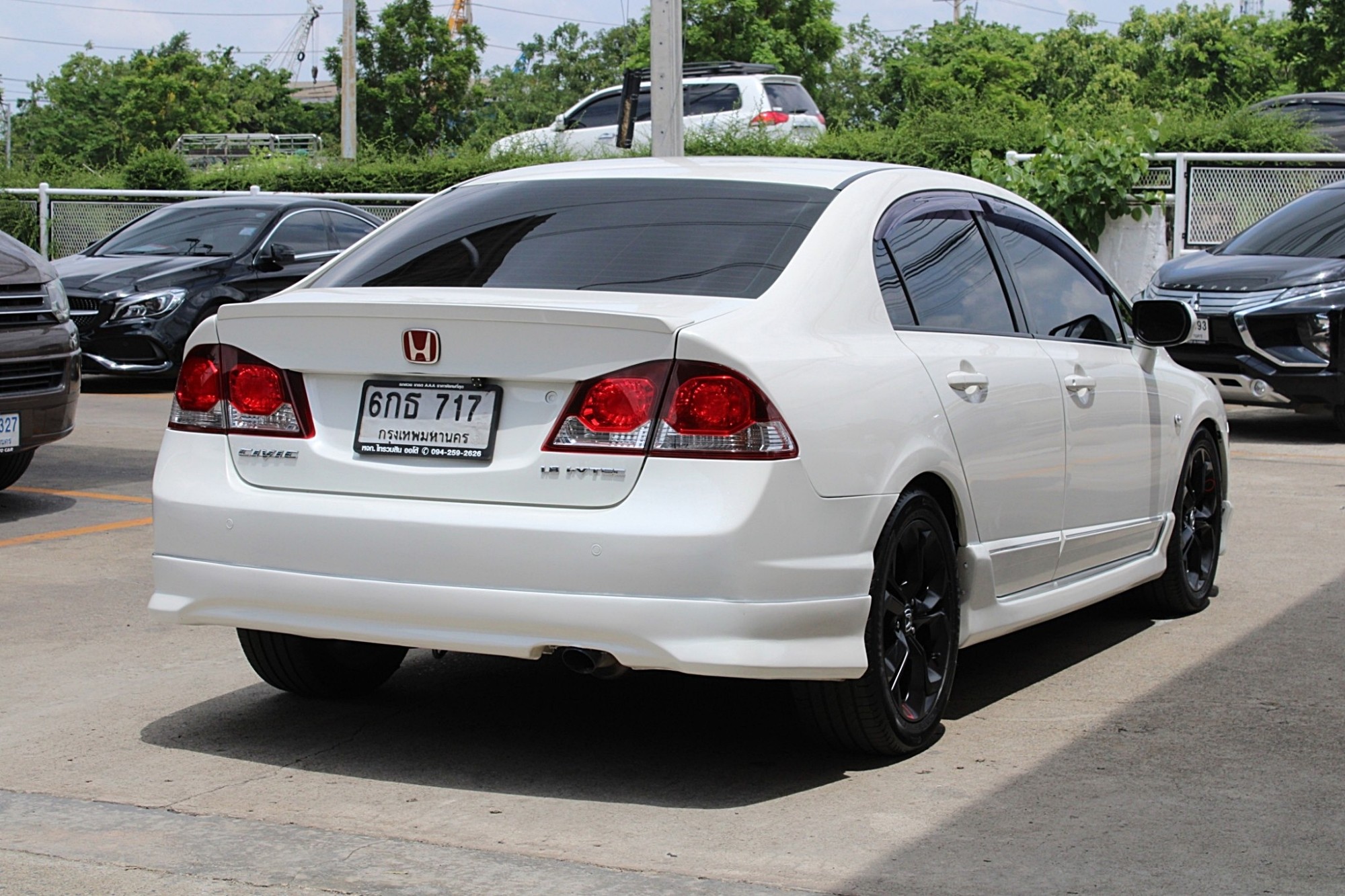 2011 Honda Civic FD 1.8 S ( AS ) i-VTEC AT สีขาว เกียร์ออโต้ ไฟท้าย8เหลี่ยม มาดูคันจริงแล้วมีเสน่ห์ ไม่มีอุบัติเหตุเลยครับ เครื่องดี ช่วงล่างขับดี เบร